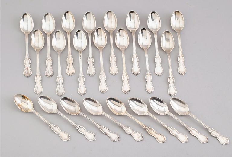 KAFFESKEDAR, 23 st, silver, "Olga", GAB, Stockholm 1950/60-tal. Vikt ca 297 gram.