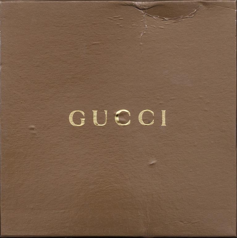 SCARF, Gucci.