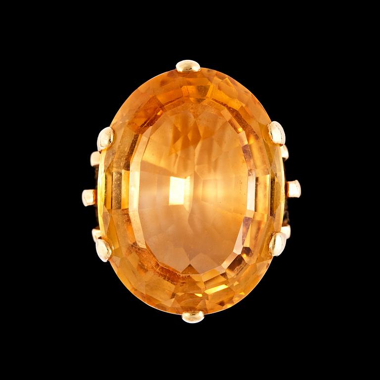 A gold and citrin ring, Stockholm 1960.