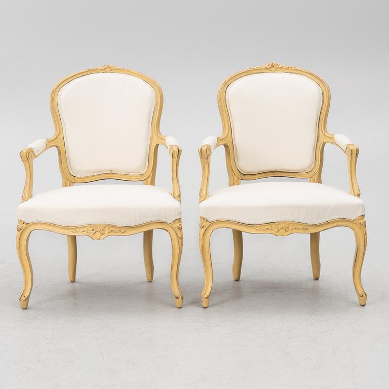 Karmstolar, ett par, Louis XV-stil, 1900-talets andra hälft.