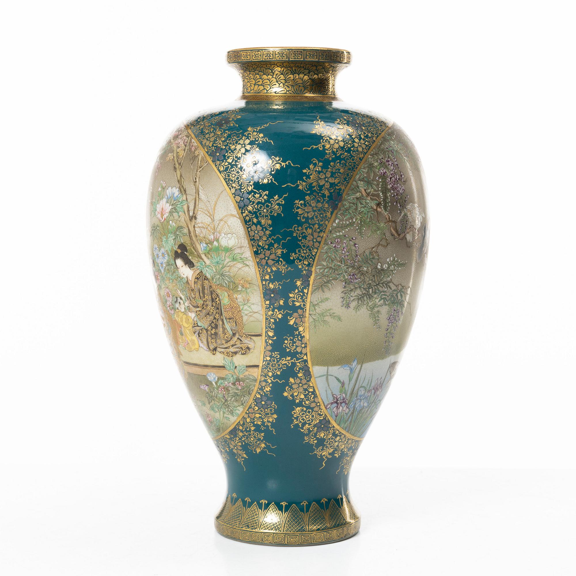 A Japanese Satsuma vase, first part of the 1900s.