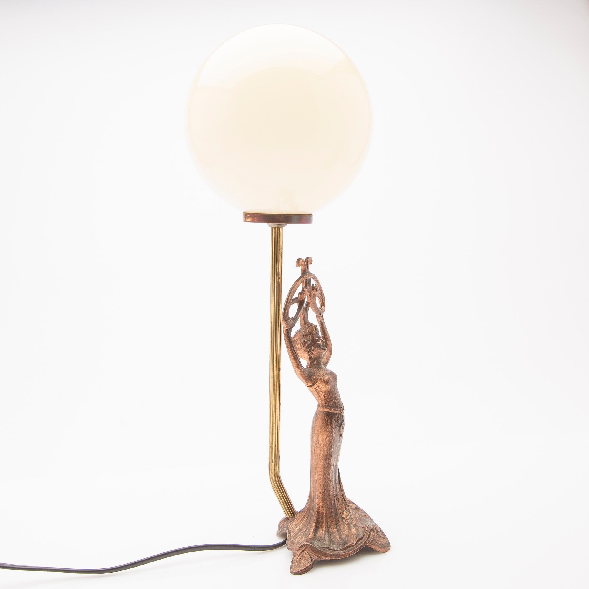 Table lamp, Art Nouveau style, 20th century.