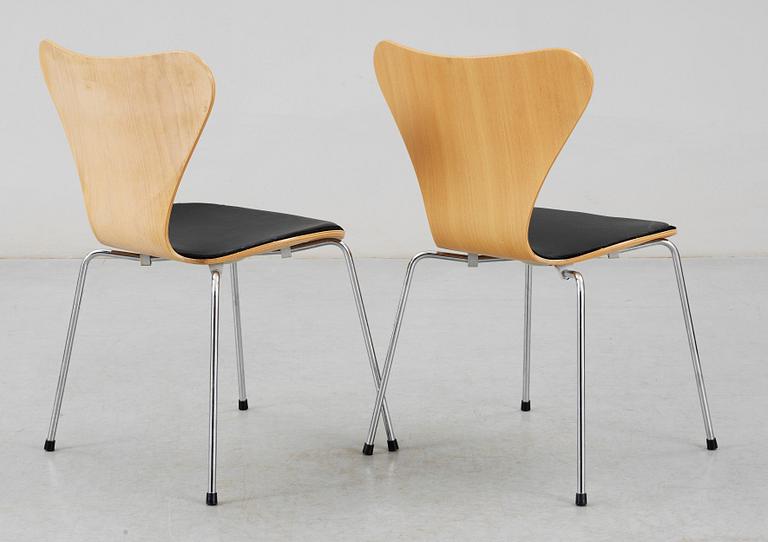 STOLAR, ett par, sjuan, Arne Jacobsen för Fritz Hansen, 1900-talets senare del.