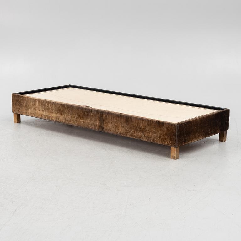 Daybed, 1930s.