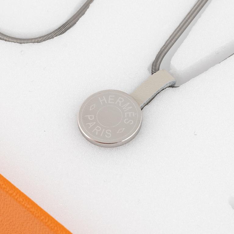 Hermès, scarfupphängning, "Set de Fixation Murale pour Carré", 2022.