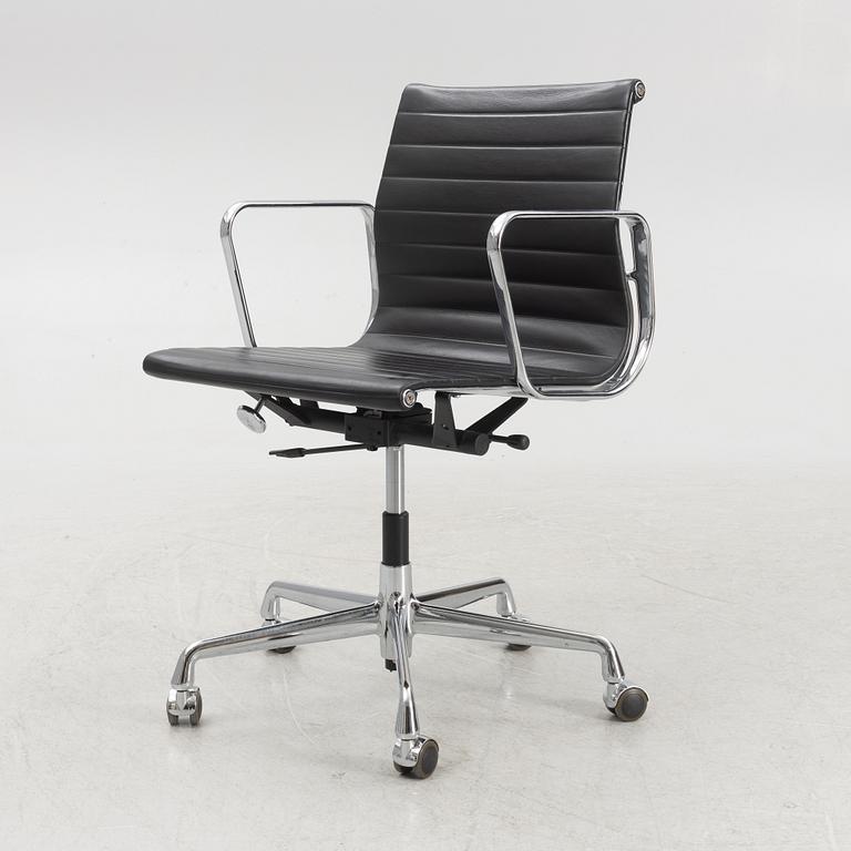 Charles & Ray Eames, kontorsstol, "EA117" Vitra.