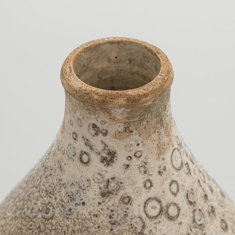 Kyllikki Salmenhaara, a stoneware vase, signed KS -43.