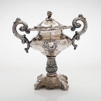 A swedish neo-rococo silver sugarbowl with lid by Carl Fredrik Hultbom, Stockholm 1848.