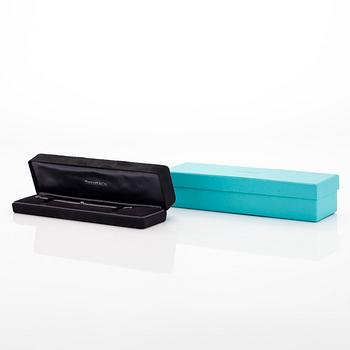 Tiffany & Co, rannekoru, platinaa ja briljanttihiottu timantti.