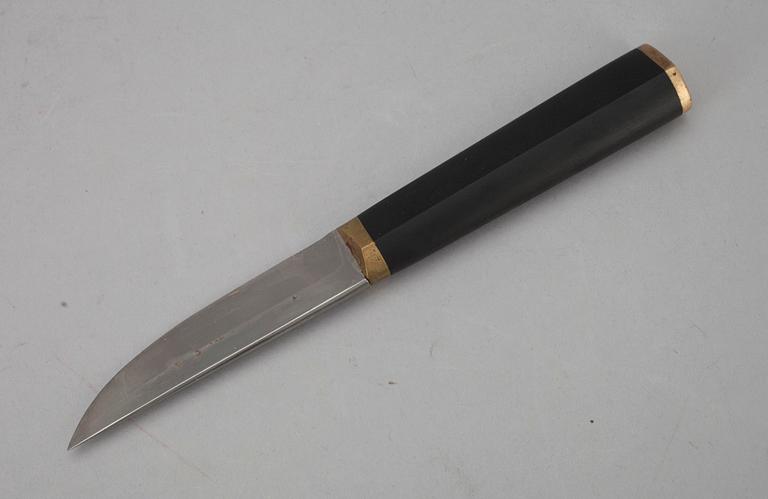 PUUKKO-KNIV, rostfritt stål, nylon och mässing, Tapio Wirkkala, Hackman Finland, formgiven 1961.