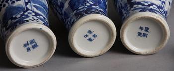 GARNITYR med VASER SAMT LOCKURNOR, 5 delar, porslin, sen Qing, Kina.