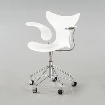 A "Måsen" office chair, designed by Arne Jacobsen for Fritz Hansen, made 2008.