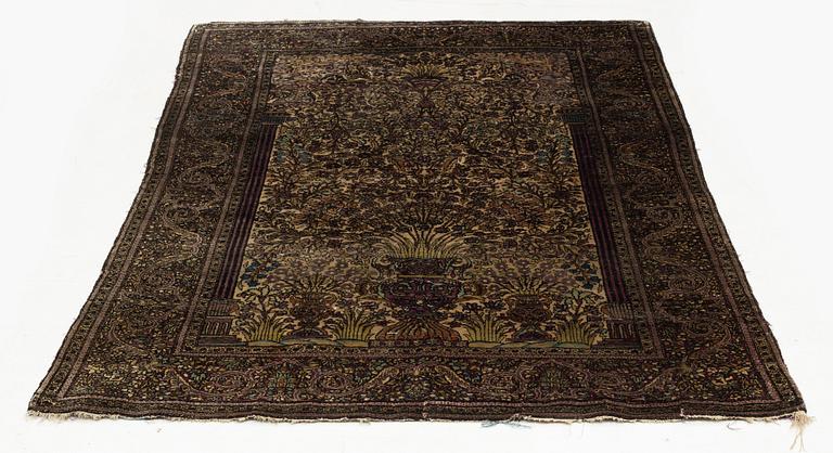 An antique silk Feraghan carpet, c. 195 x 121 cm.
