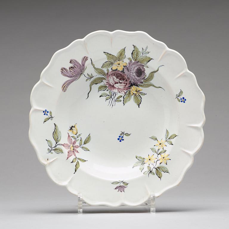 TALLRIKAR, nio stycken, fajans. Rörstrand, 1700-tal.