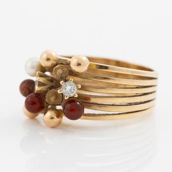 Theresia Hvorslev, ring 18K gold with, among other things, carnelian, pearl, brilliant-cut diamond. "The Tale of the Ring".