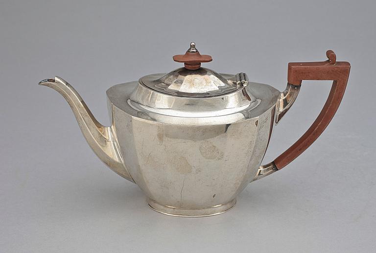 TÉKANNA, silver, Mappin & Webb Sheffield, England, 1929-30. Tot vikt ca 560 gram.