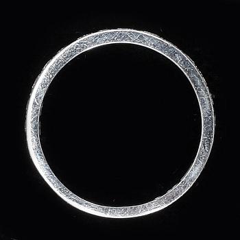 HALVALLIANSRING, 18k vitguld, briljantslipade diamanter, tot ca 0,40 ct.