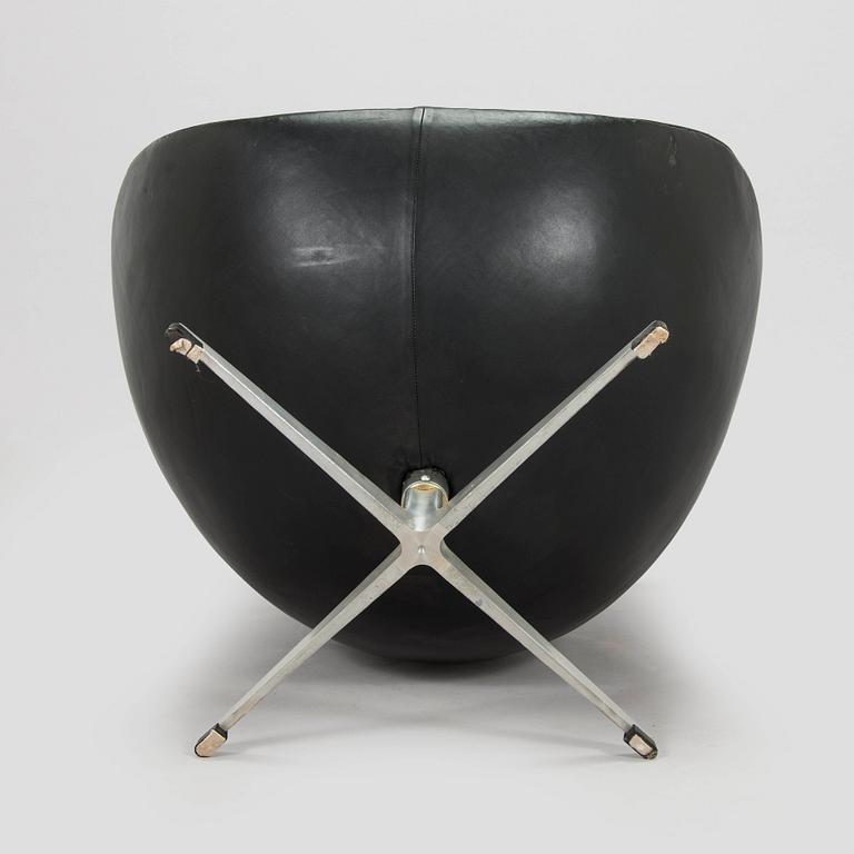 Arne Jacobsen, fåtölj, "Ägget", Fritz Hansen, Danmark, omkring 1960.