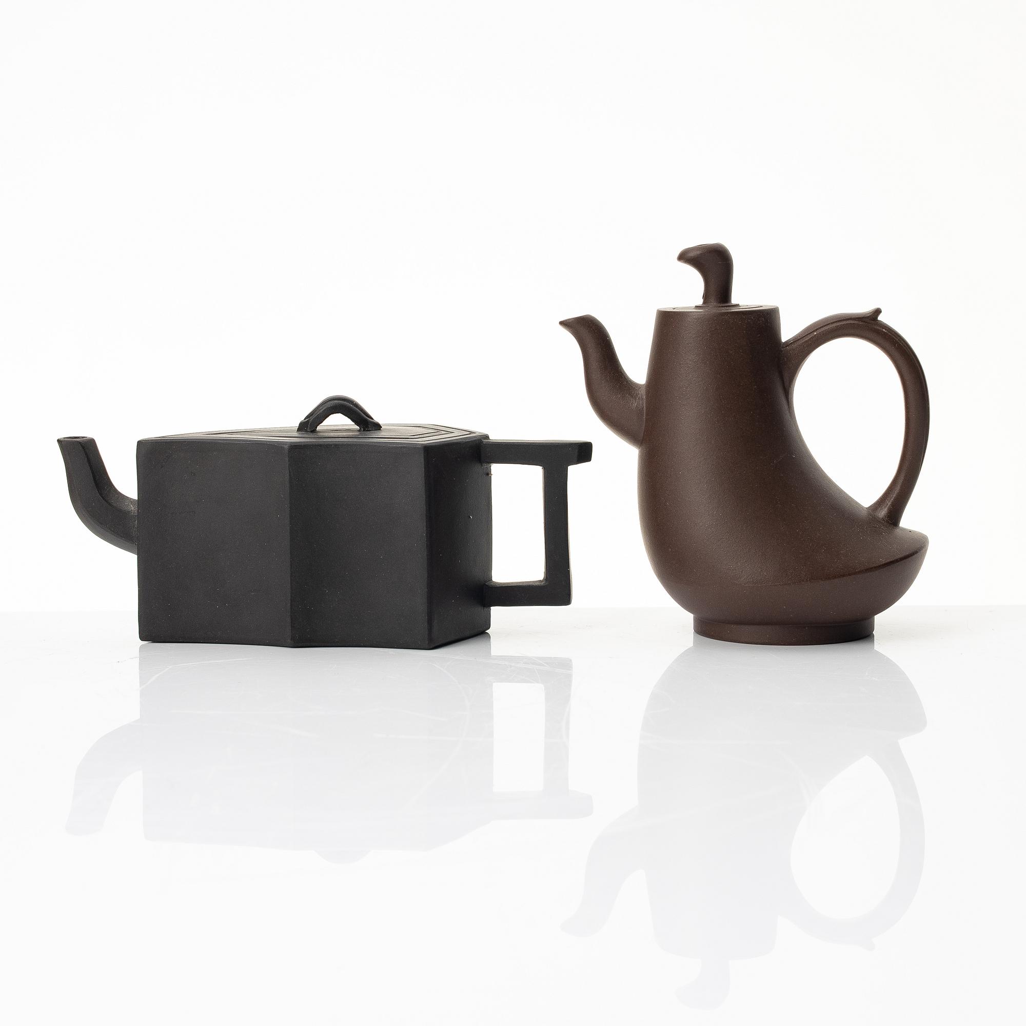 Two Chinese yixing teapots, 1980s.