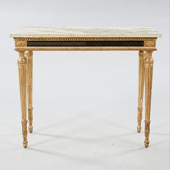 A late Gustavian table , around the year 1800.