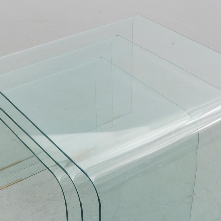 GLASS NESTING TABLES.