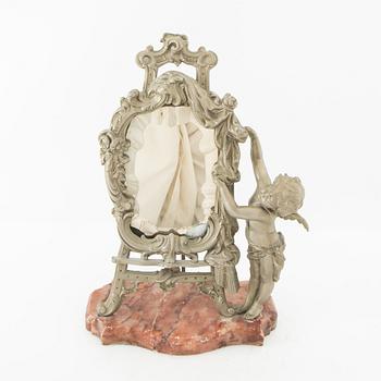 Bordsspegel omkring 1900 Rokoko-stil.