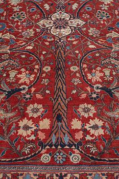 A CARPET, semi-antique Tabriz, ca 359-364 x 259 cm.