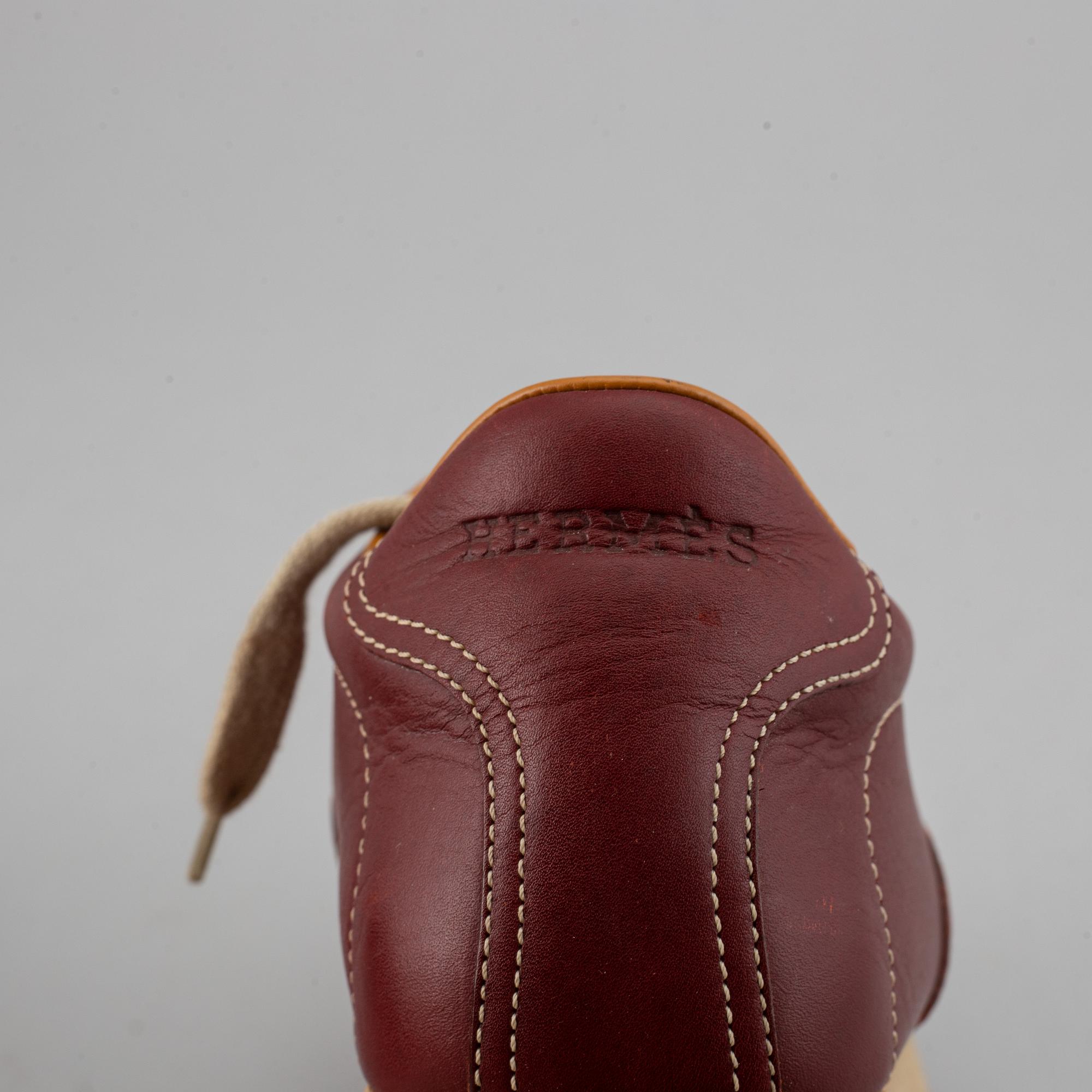 HERMÈS, a pair of leather sneakers size 37.