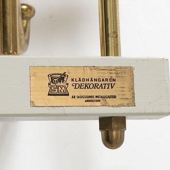 Klädhängare, "Dekorativ", Skoglunds metallgjuteri, Anderstorp, 1950/60-tal.