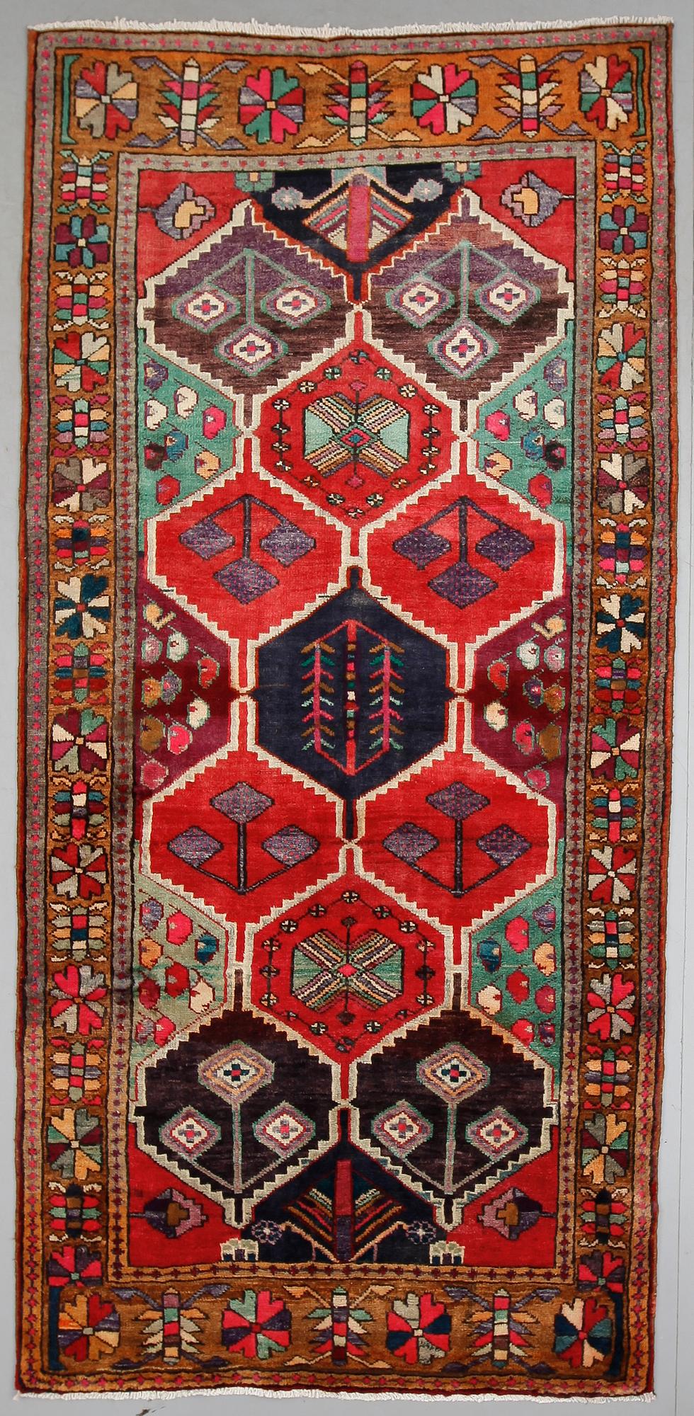 MATTA, Lori, ca 296 x 142 cm.
