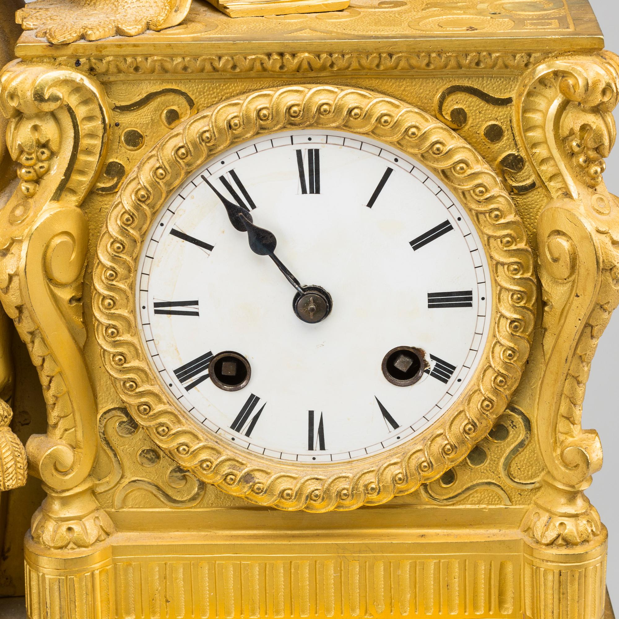 MID 19TH CENTURY MANTELPIECE CLOCK.