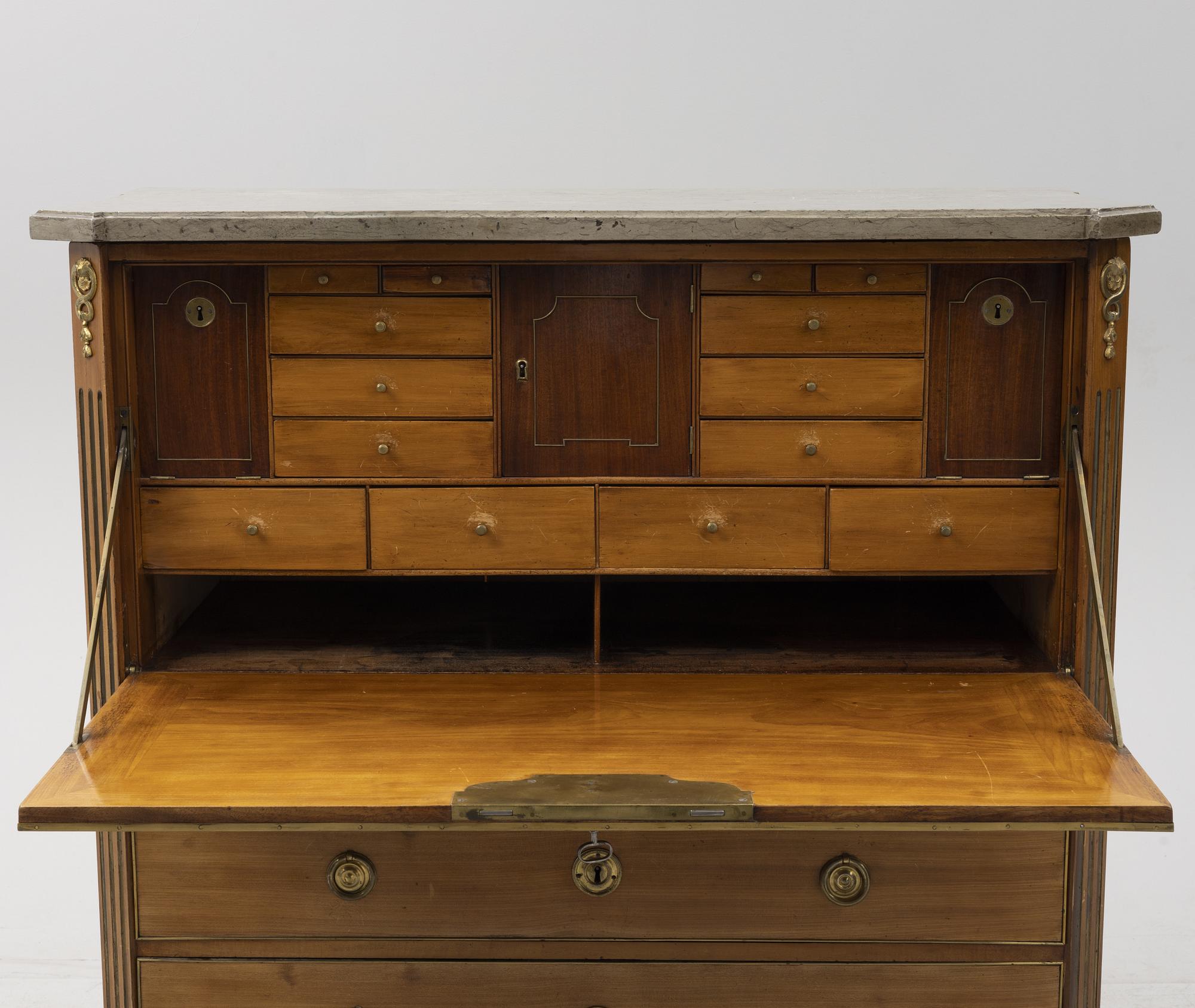 Sekretär, Sengustavianskt Stockholmsarbete i Gottlieb Iwerssons art, omkring år 1800.