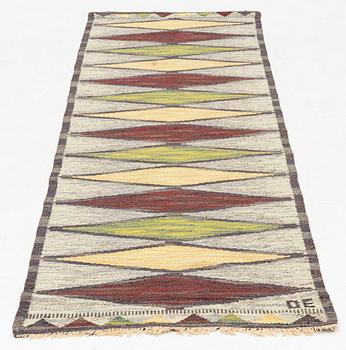 Gallerimatta, rölakan 278 x 76 cm, signerad DE.