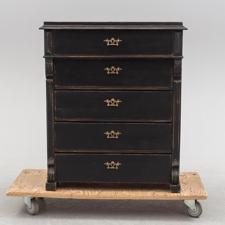 A late 19th century chest of drawers.