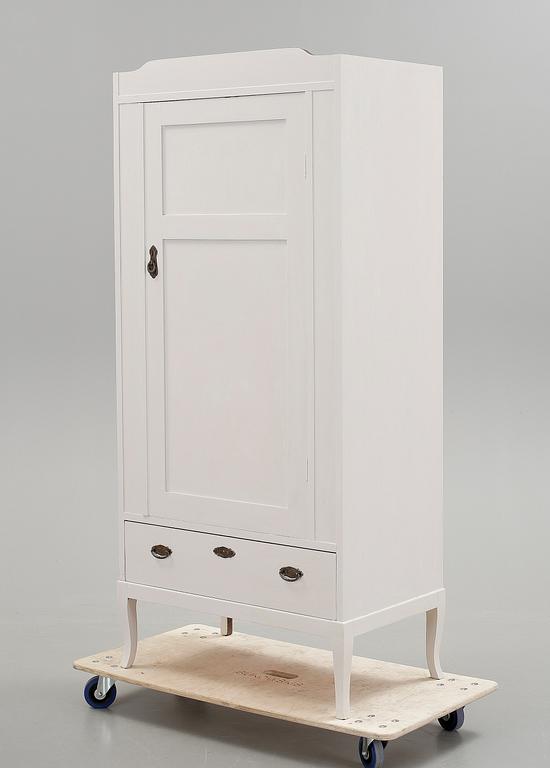 KLÄDSKÅP, jugend, tidigt 1900-tal.