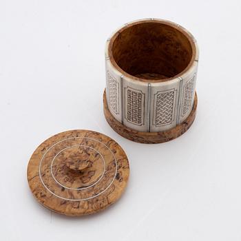 A birch and reindeer horn box with lid by Bertil Fällman, signed.