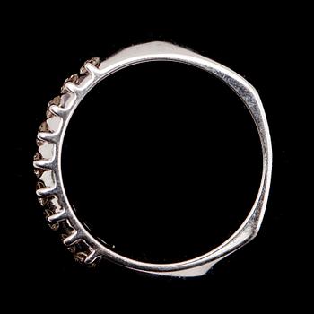 RING, 18 k vitguld, 9 briljantslipade diamanter totalt 0.45 ct.