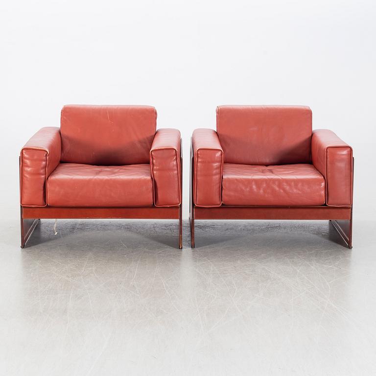 A pair of armchairs by Tito Agnioli for Matteo Grassi, second hal of the 20th century.