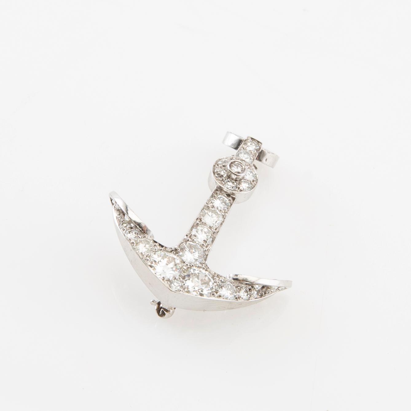 Brooch in the form of an anchor made of 18K white gold with diamonds.