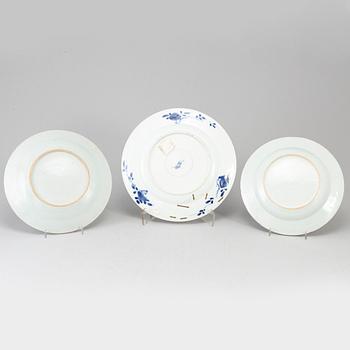 A group of three famille rose and blue and white dishes, Qing dynasty, Qianlong (1736-95).
