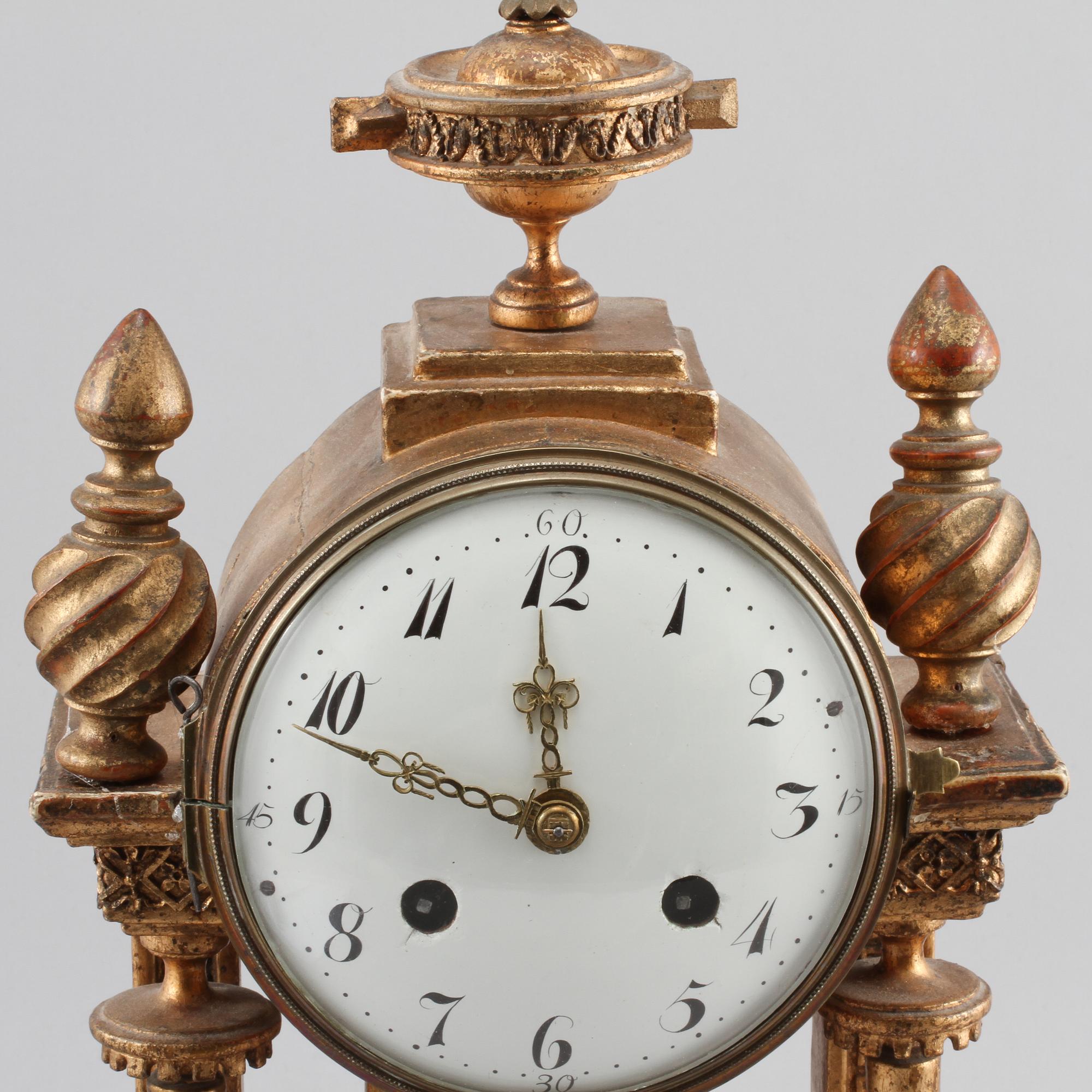 BORDSPENDYL, 1800-talets första hälft.