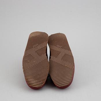 HERMÈS, a pair of leather sneakers size 37.