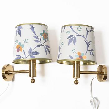 A pair of wall lamps, model "V-18", Bergboms. Late 20th century.