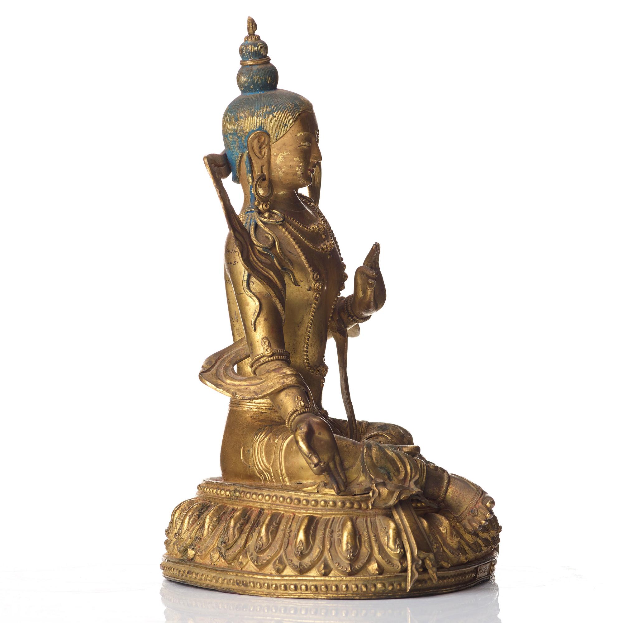 BUDDHISATTVA, förgylld kopparlegering. Tibetokinesisk, 1700-tal, märkt Da Qing Qianlong Nian jingzao.