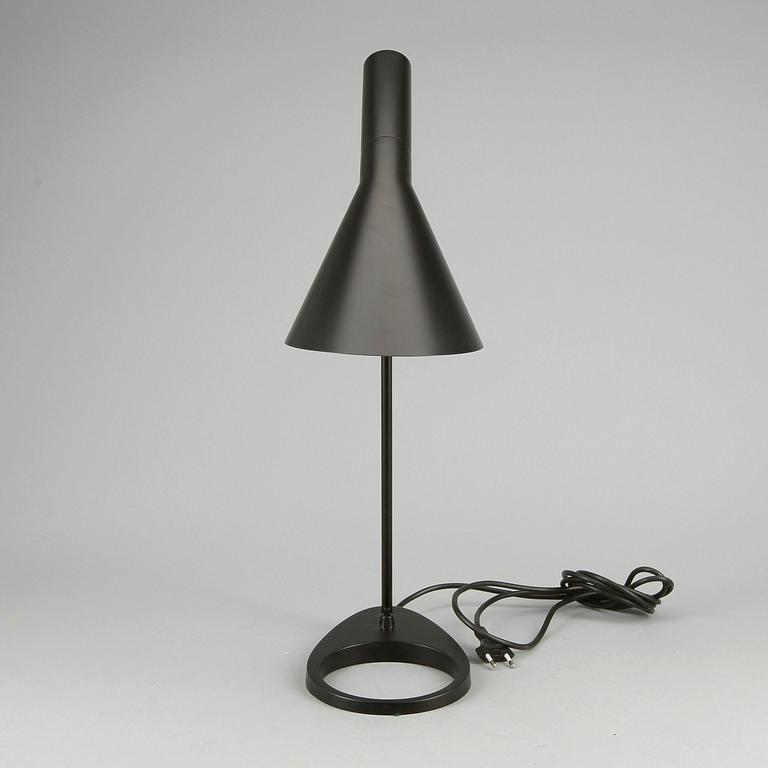 BORDSLAMPA, "AJ", Arne Jacobsen för Louis Poulsen.