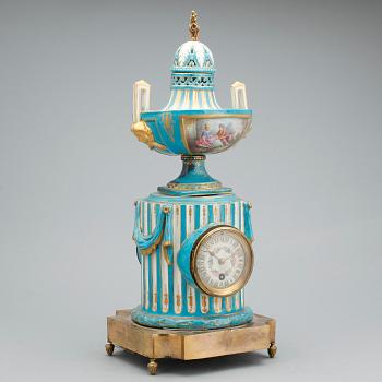 BORDSUR, porslin och mässing, Sevres-liknande märke, 1800-tal.