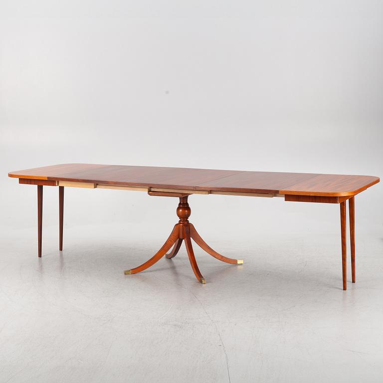 Dining table, England, second half of the 20th century.