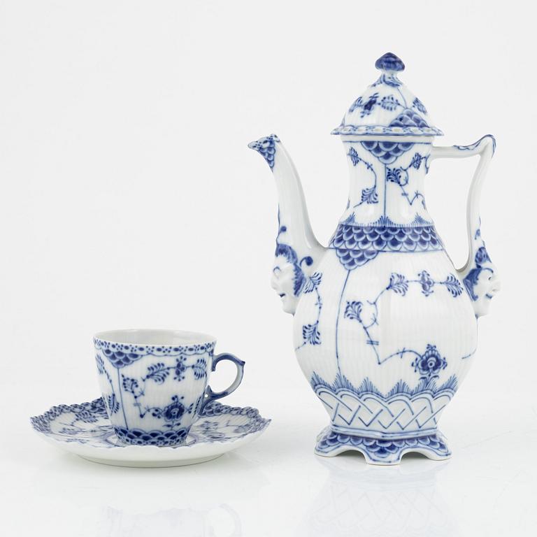 Royal Copenhagen, 4 porcelain pieces of 'Musselmalet', Denmark.