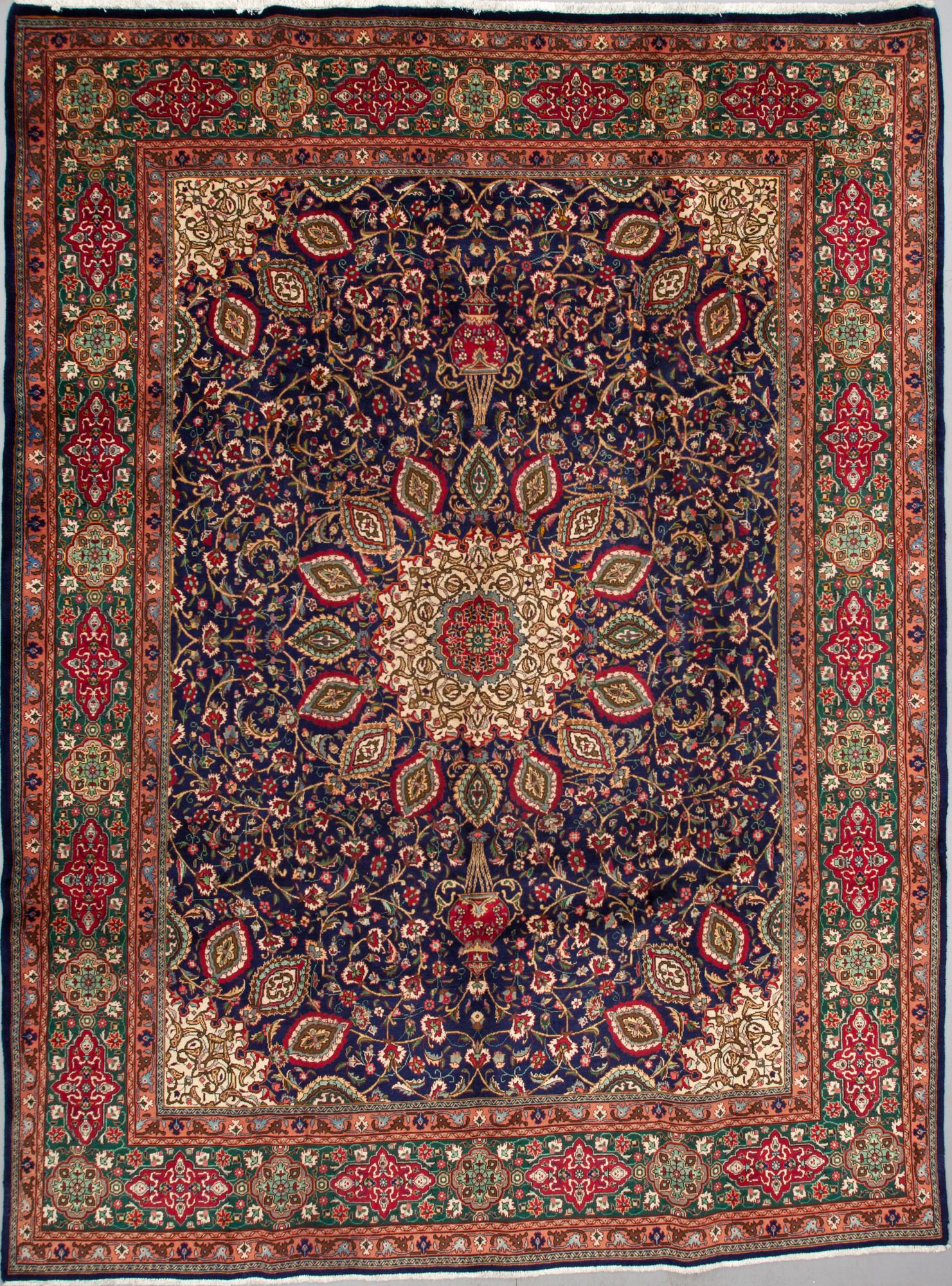 MATTA, old, Täbris, ca 398 X 292 cm.