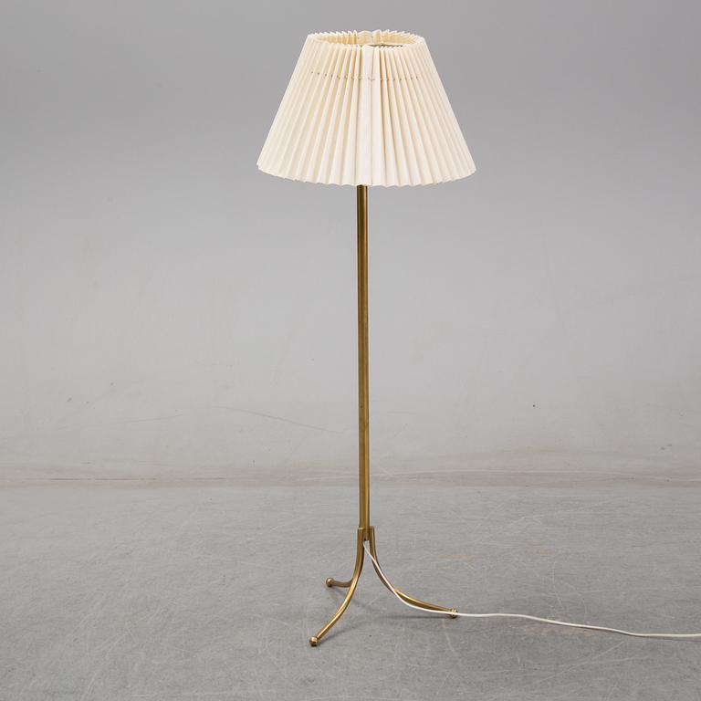 Josef Frank, golvlampa, modell 2326, Firma Svenskt Tenn.